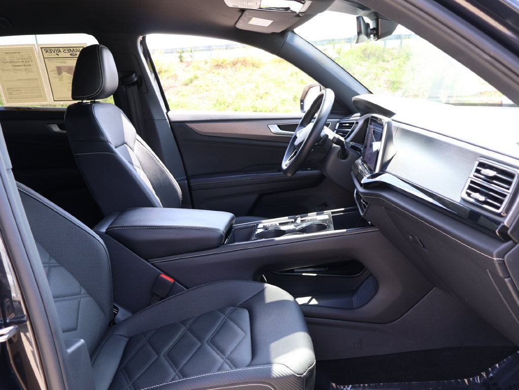 Used 2025 Volkswagen Atlas Cross Sport SE FWD image 8