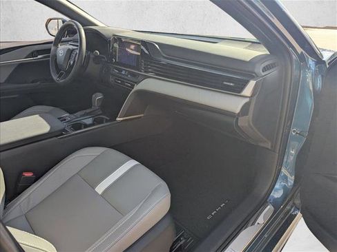 Used 2025 Toyota Camry SE w/ Convenience Package image 16