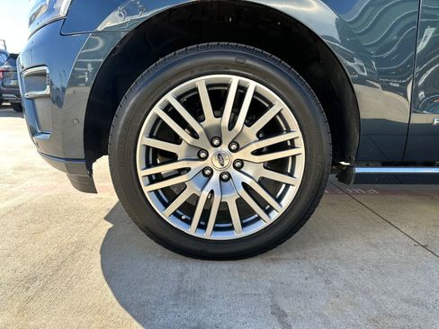 Used 2024 Ford Expedition Max Platinum image 27