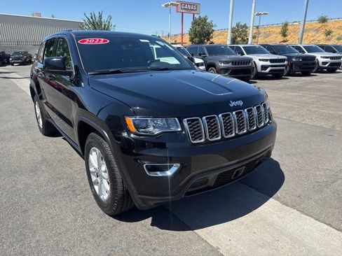 Used 2022 Jeep Grand Cherokee Laredo E RWD image 8