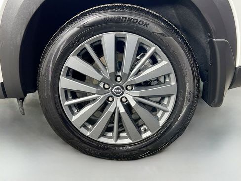 Used 2025 Nissan Pathfinder SL w/ SL Premium Package image 34