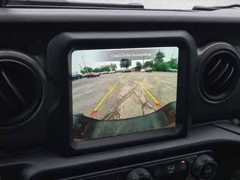 Used 2022 Jeep Gladiator Sport AWD/4WD image 13