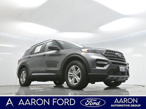 Used 2022 Ford Explorer XLT w/ Equipment Group 202A image 3