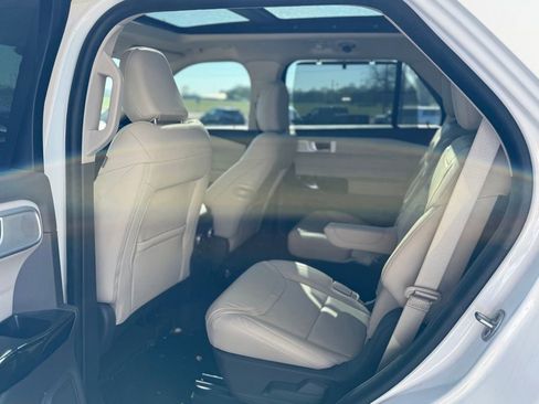 Used 2022 Ford Explorer Platinum w/ Equipment Group 601A image 11