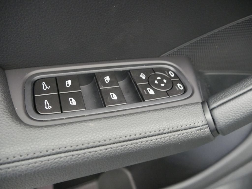 Certified 2026 Porsche Cayenne AWD/4WD image 19