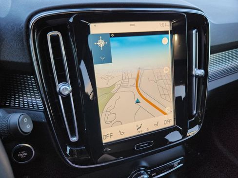 Used 2022 Volvo XC40 T5 R-Design w/ Advanced Package image 7