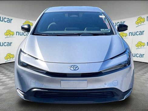 Used 2025 Toyota Prius LE FWD image 2