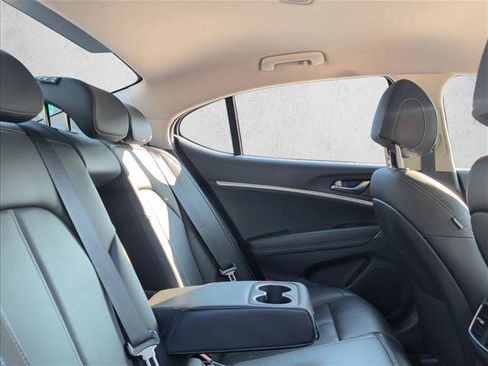 Used 2025 Genesis G70 2.5T RWD image 27