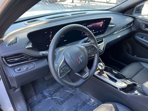 Used 2025 Buick Envista Sport Touring image 28