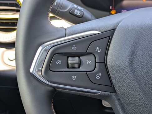 Used 2025 Chevrolet Trax LT w/ Driver Confidence Package image 23
