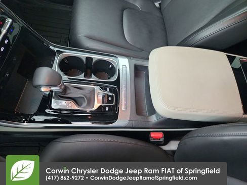 Used 2024 Kia Carnival EX image 30