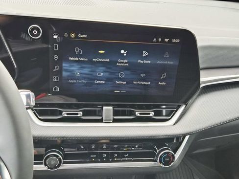 New 2026 Chevrolet Equinox LT w/ Midnight Edition FWD image 17
