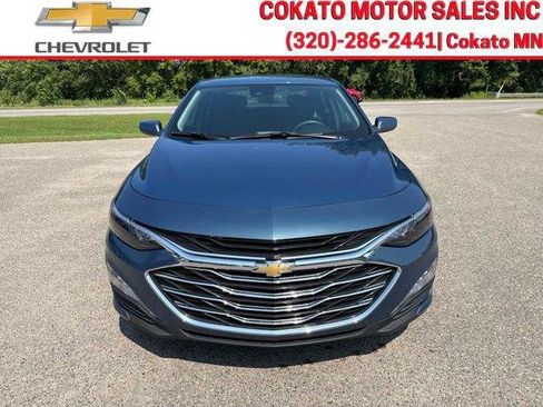 Used 2025 Chevrolet Malibu LT FWD image 2