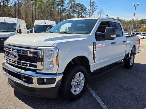 Used 2025 Ford F250 XLT AWD/4WD image 3