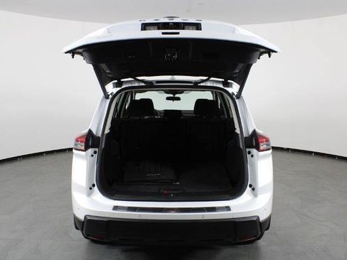 Certified 2024 Nissan Rogue SV FWD image 17