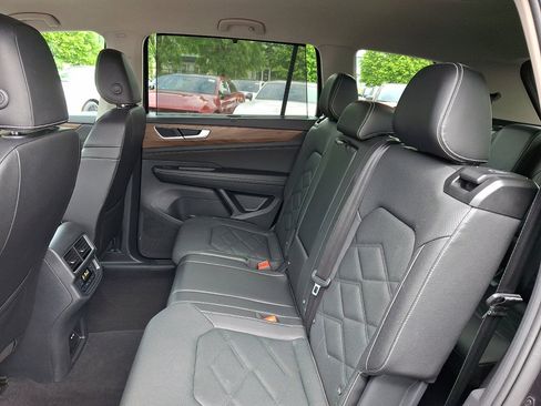 Used 2025 Volkswagen Atlas SE AWD/4WD image 20