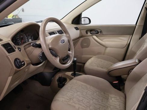 Used 2005 Ford Focus ZX4 Sedan FWD image 11