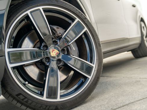 Used 2022 Porsche Cayenne image 4