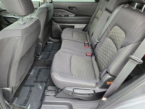 Used 2023 Nissan Pathfinder S image 14