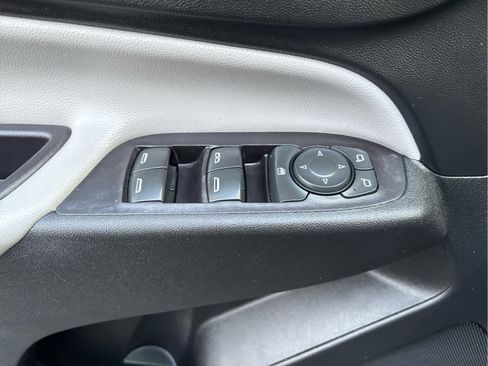 Used 2020 Chevrolet Equinox LS image 29