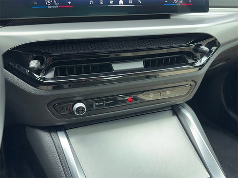 Used 2025 BMW 230i xDrive 230i xDrive M SPORT,NAV,CAM,SU image 30