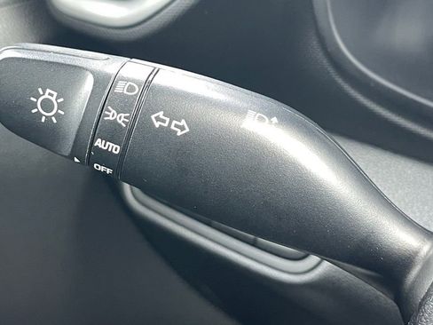 Used 2020 Hyundai Venue SEL FWD image 21