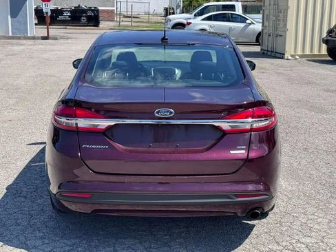 Used 2018 Ford Fusion SE w/ Fusion SE Technology Package FWD image 4
