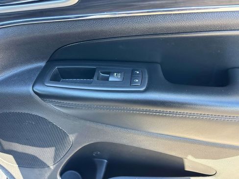 Used 2019 Jeep Grand Cherokee Limited image 17