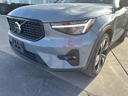 Certified 2023 Volvo XC40 B5 Ultimate w/ Protection Package Premier image 11