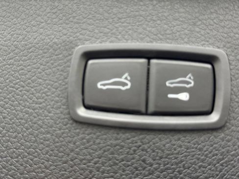 Used 2022 Porsche Macan S AWD/4WD image 10