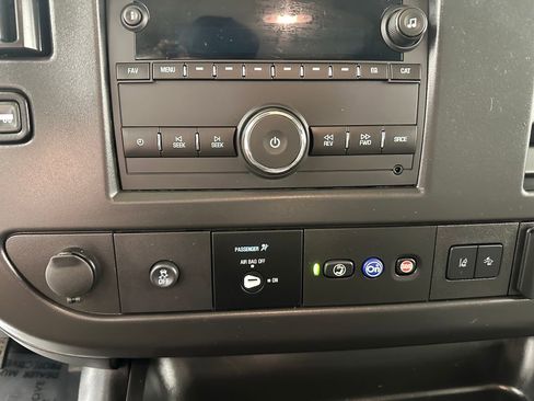 Used 2025 Chevrolet Express 3500 LT w/ LT Preferred Equipment Group RWD image 25