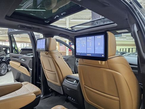 Used 2021 Cadillac Escalade Premium Luxury RWD image 25