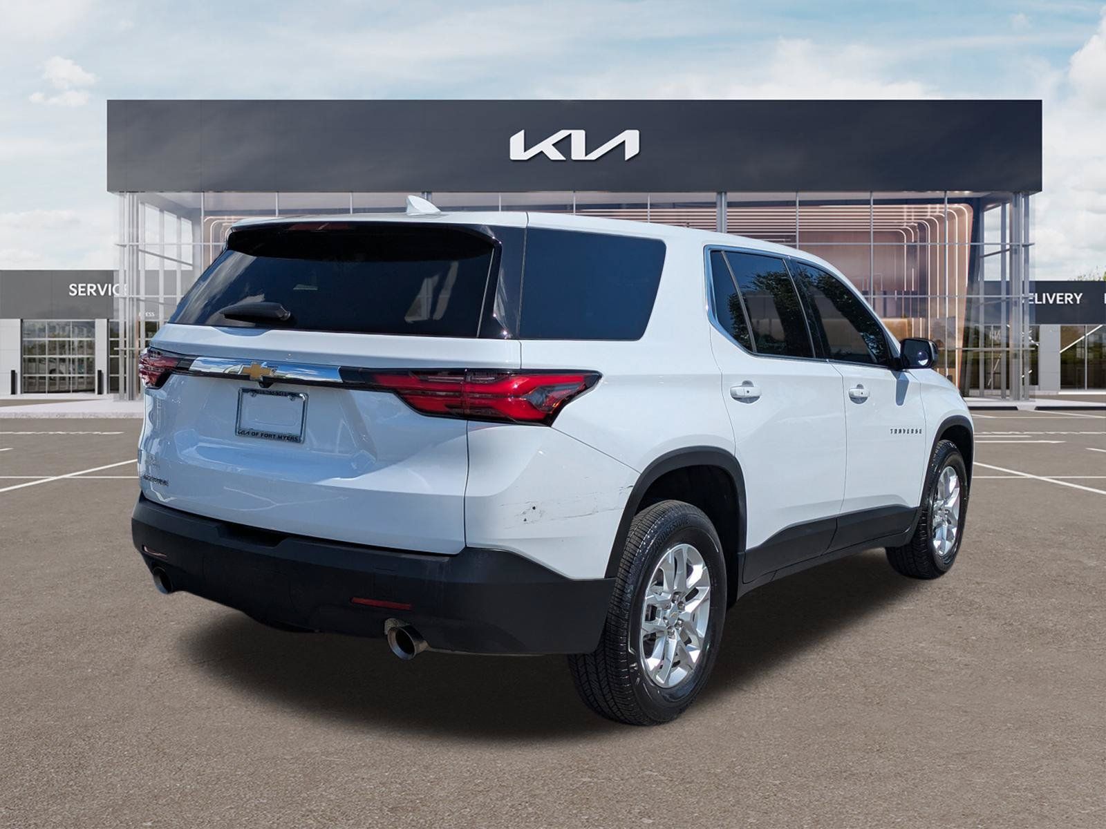 Used 2023 Chevrolet Traverse LS FWD image 4