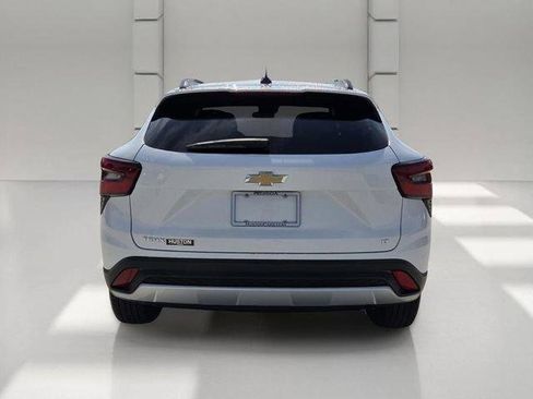 Used 2024 Chevrolet Trax LT w/ Driver Confidence Package FWD image 4