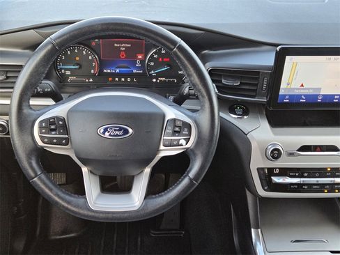 Used 2021 Ford Explorer XLT w/ Equipment Group 202A image 10