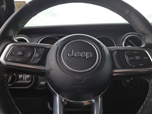 Used 2021 Jeep Wrangler Unlimited Sahara w/ Uconnect 4C Nav & Sound Group AWD/4WD image 19