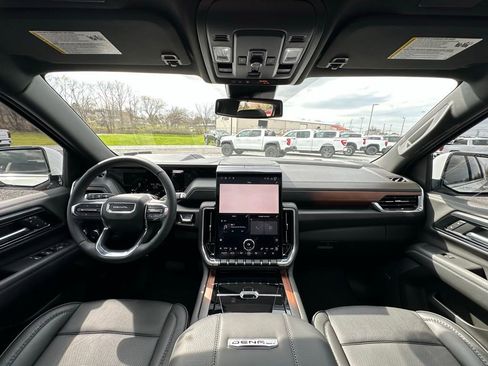 Used 2025 GMC Yukon XL Denali w/ Sun & Power Step Package image 10