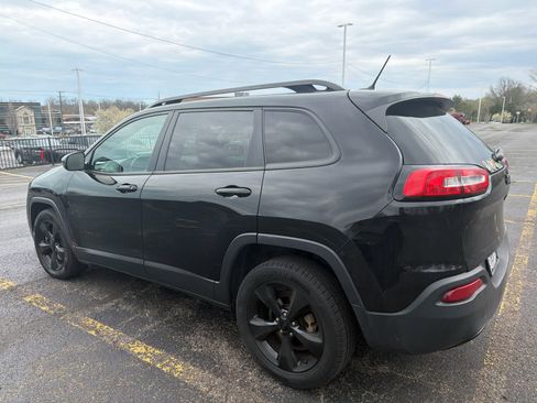 Used 2018 Jeep Cherokee Latitude w/ Altitude Package image 6