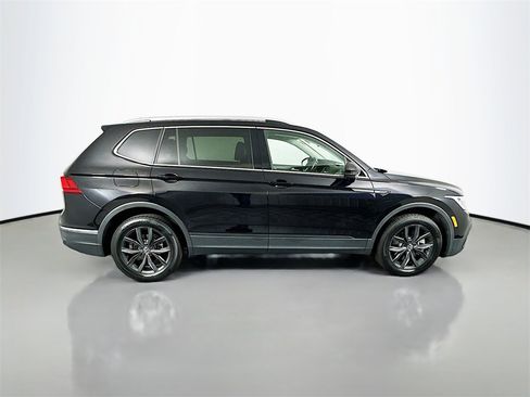 Used 2024 Volkswagen Tiguan SE image 8