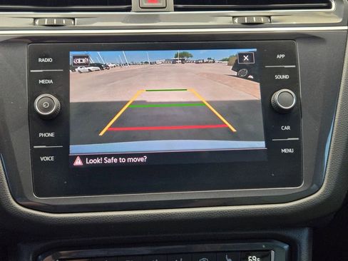 Used 2021 Volkswagen Tiguan SE w/ Panoramic Sunroof Package image 34