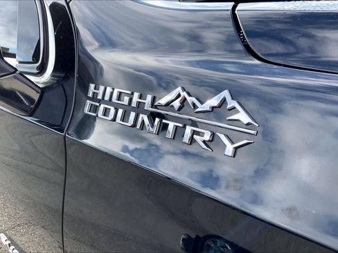 Used 2021 Chevrolet Suburban High Country image 9