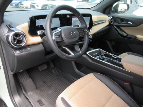Certified 2025 Chevrolet Equinox ACTIV w/ Safety and Technology Package FWD image 18