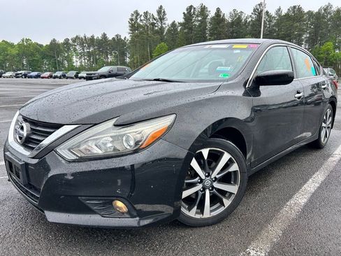 Used 2017 Nissan Altima 2.5 SR FWD image 2