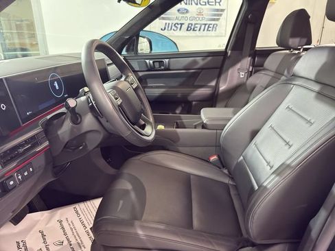 Used 2025 Hyundai Santa Fe Calligraphy AWD/4WD image 16