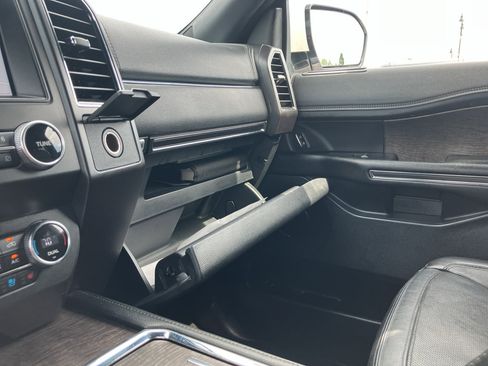 Used 2019 Ford Expedition Limited w/ Equipment Group 302A AWD/4WD image 21