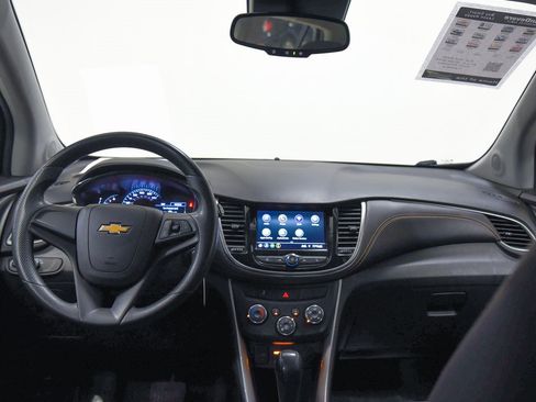 Used 2021 Chevrolet Trax LS image 24