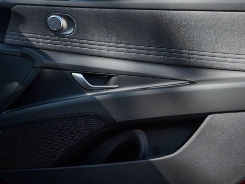 New 2026 Hyundai Elantra Limited FWD image 8