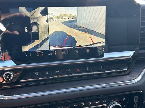 Used 2024 GMC Sierra 2500 SLT w/ SLT Premium Package image 31