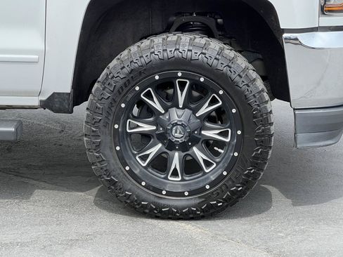 Used 2018 Chevrolet Silverado 1500 LT w/ LT Fleet Convenience Package AWD/4WD image 15