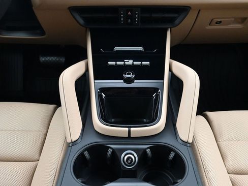 Used 2025 Porsche Cayenne AWD/4WD image 10